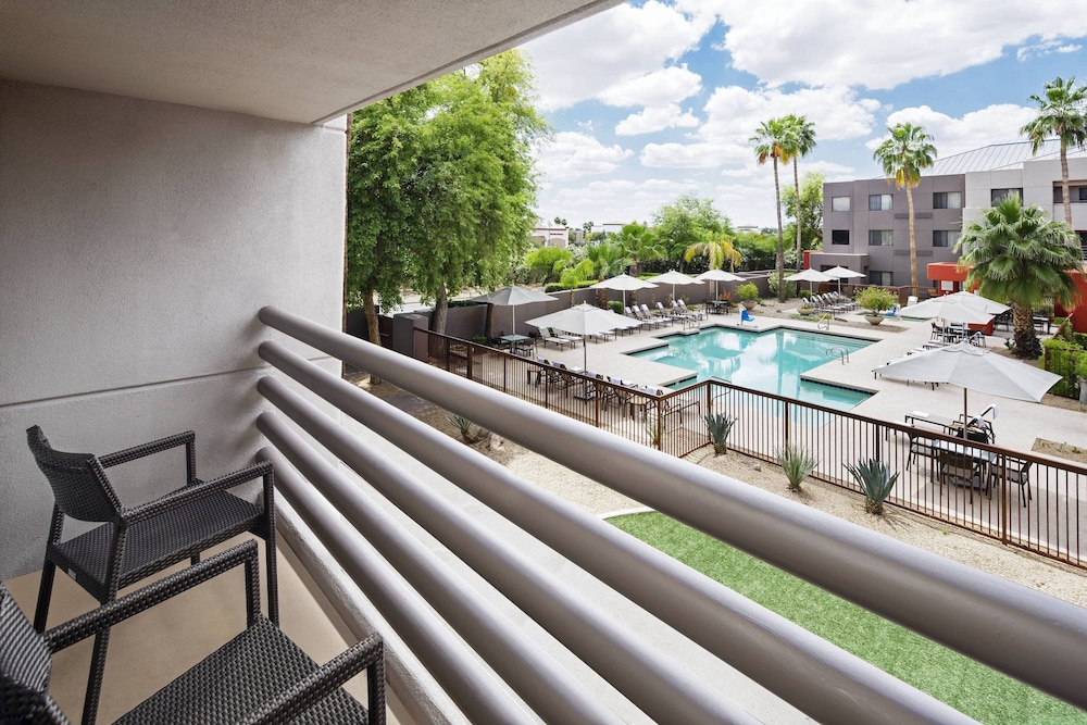 Courtyard Scottsdale North 29/49