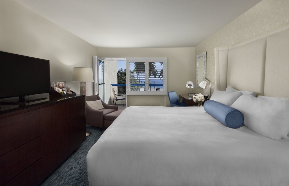 Ocean View Hotel 12/70