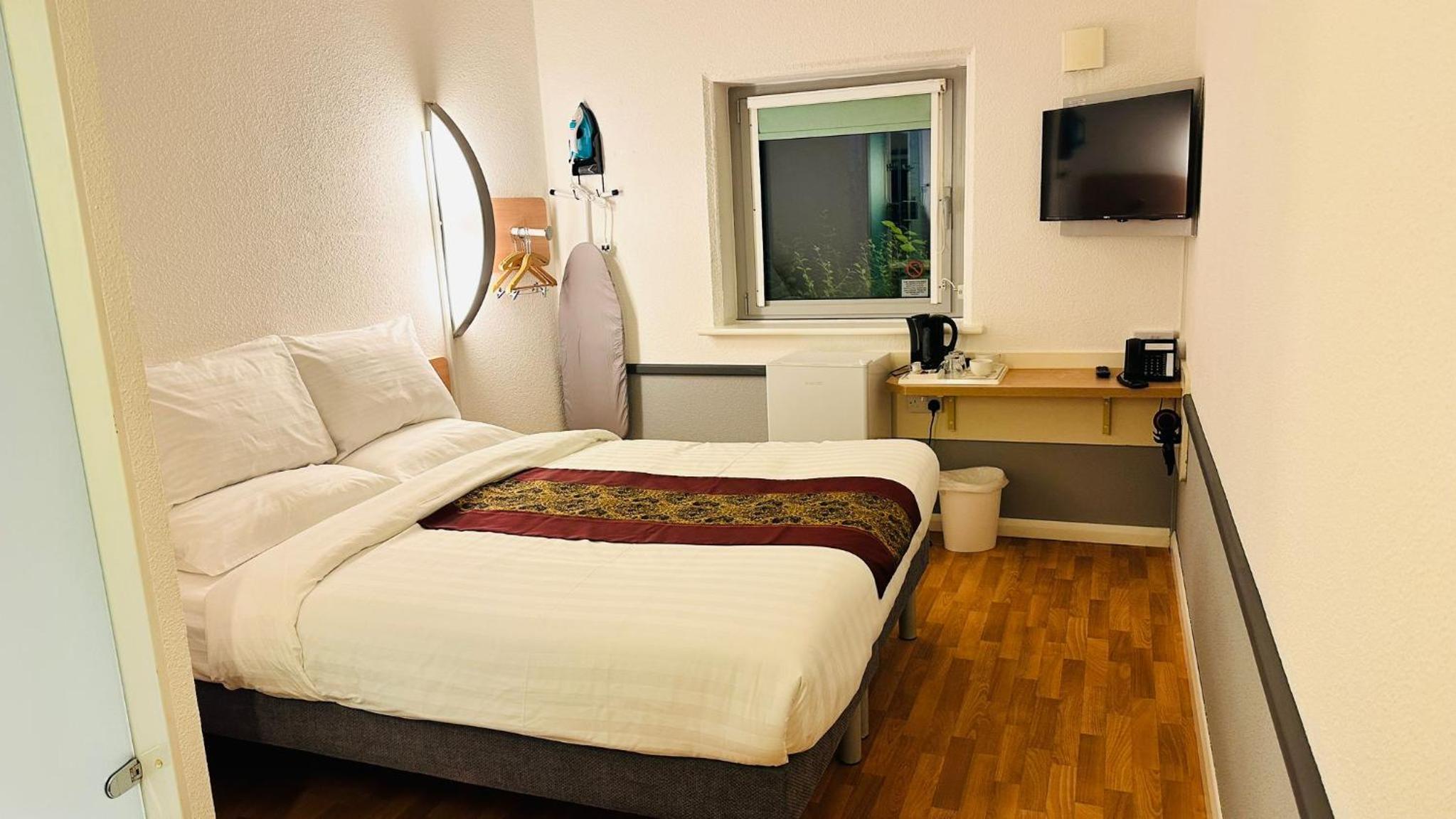 Room, Double Bed