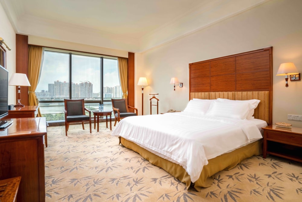 DELUXE, DOUBLE BED, RIVER VIEW