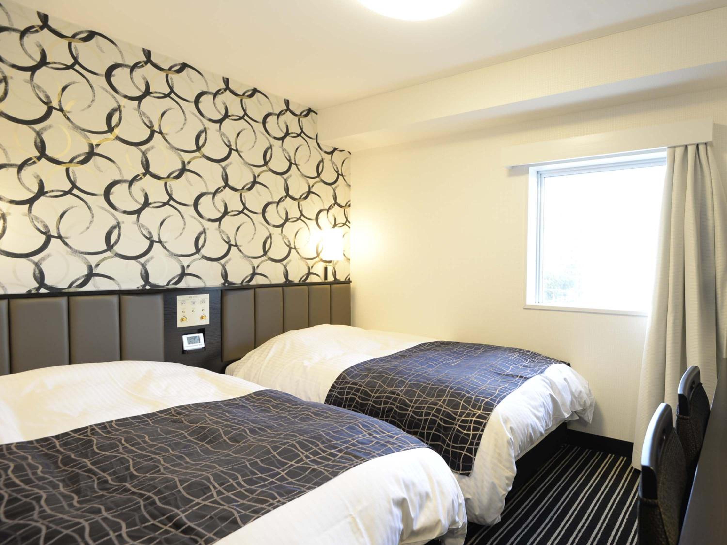 ROOM, TWIN BEDS
