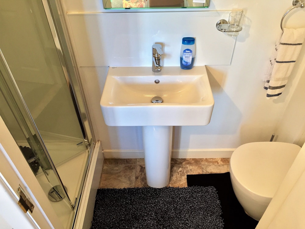 16 PILRIG GUEST HOUSE 53/60