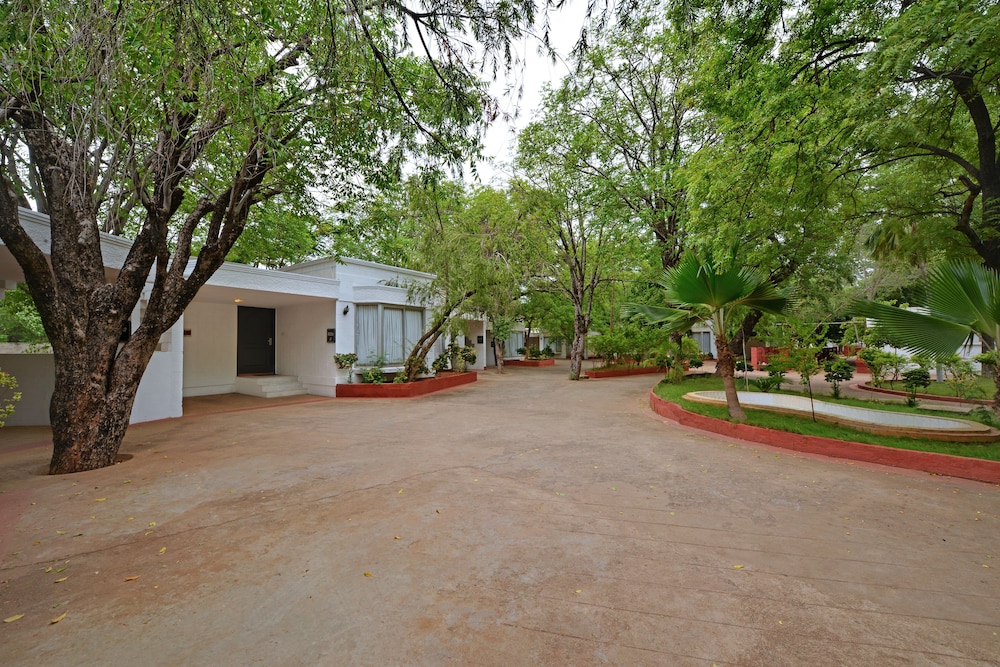 SRM HOTEL 32/41