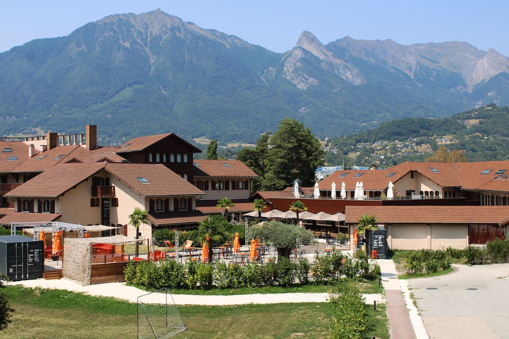 Base Camp Lodge Albertville 5/58