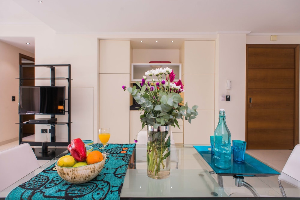 Soho Luxury Suites 85/99