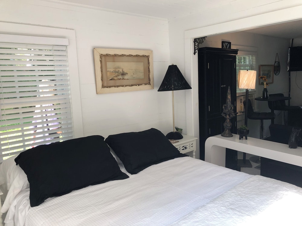 18 Vine Inn &amp; Carriage House 10/50