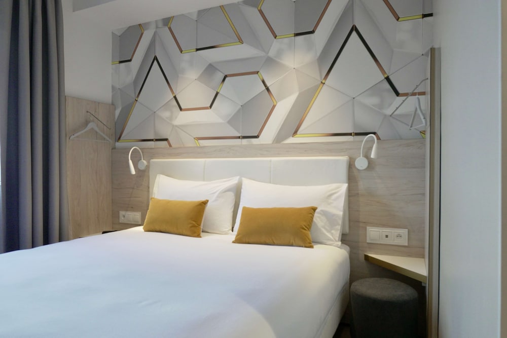 Hotel Kyriad Crepy En Valois 14/77
