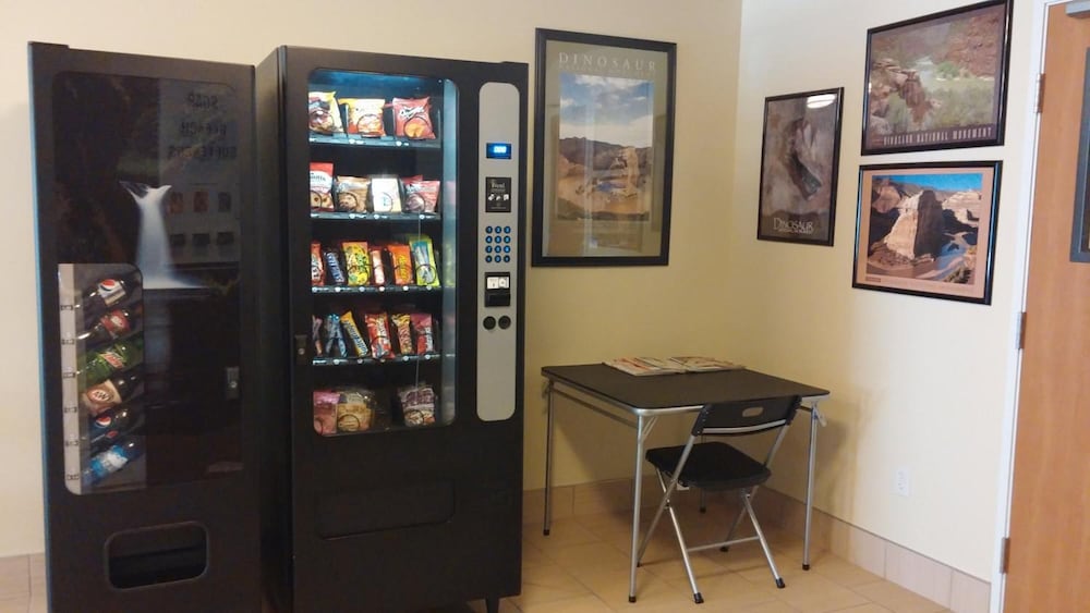 Ledgestone Hotel Vernal 47/63