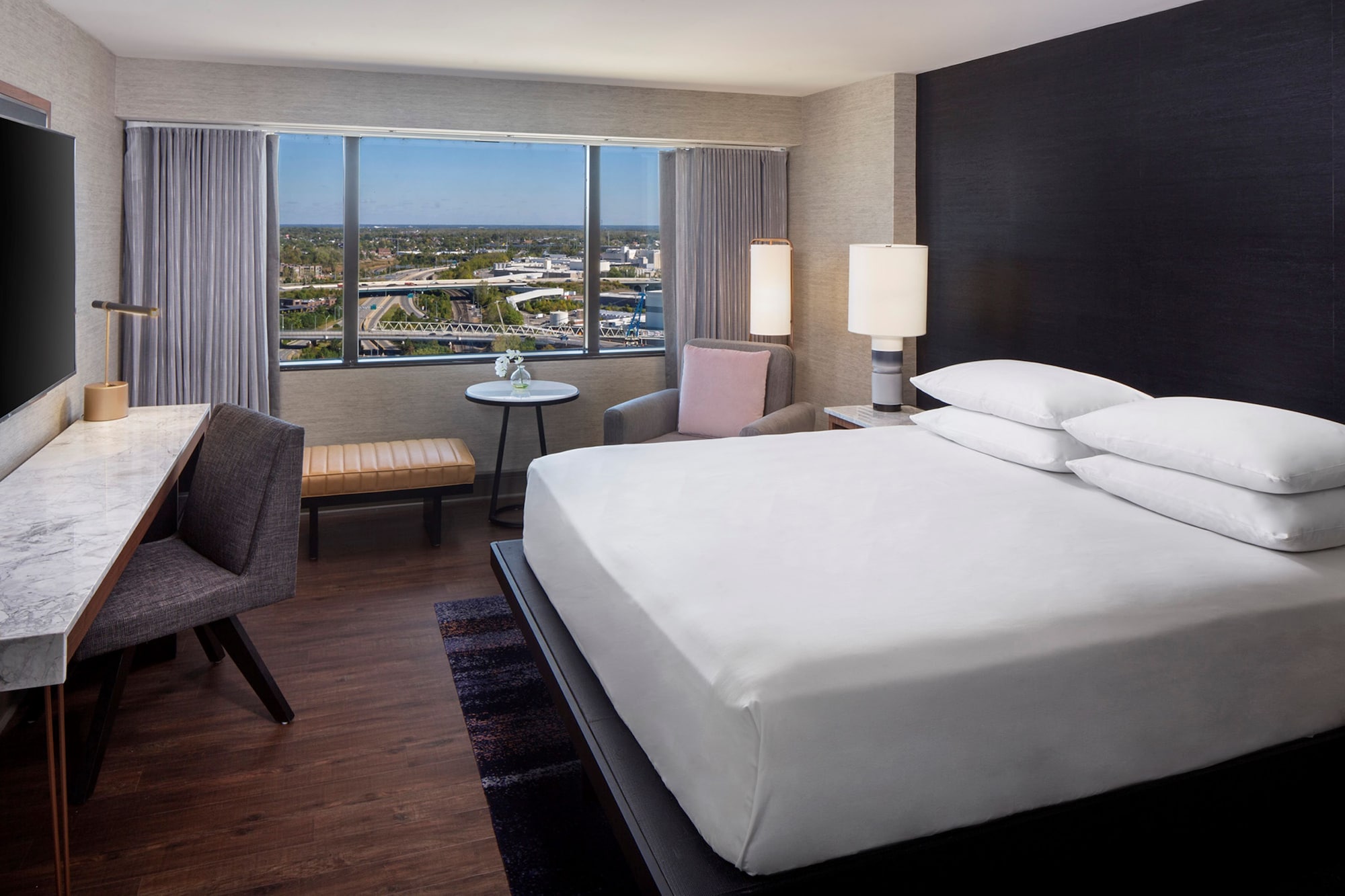Deluxe, King Bed