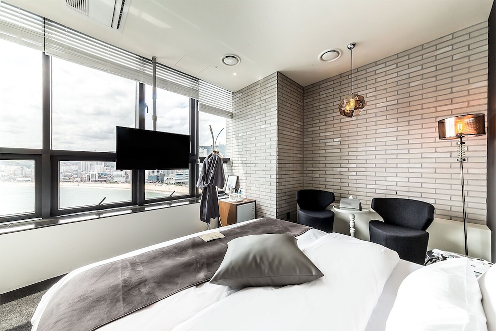 Avenue, King Bed, Ocean View