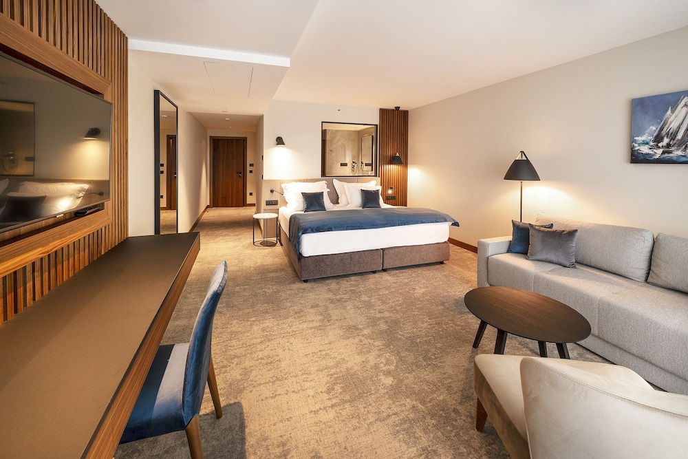 Riva Luxury Hotel 44/69