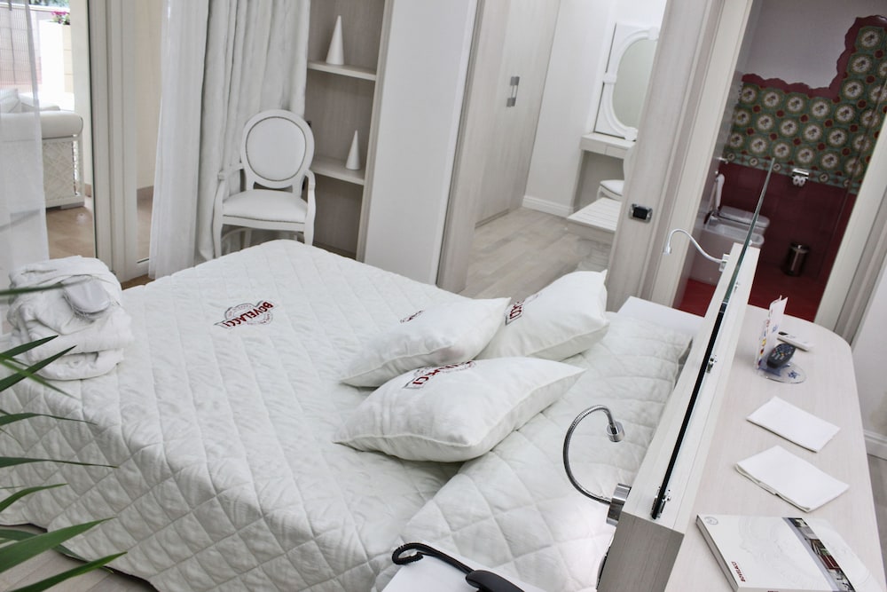 PARADISO HOTEL BOVELACCI 21/68