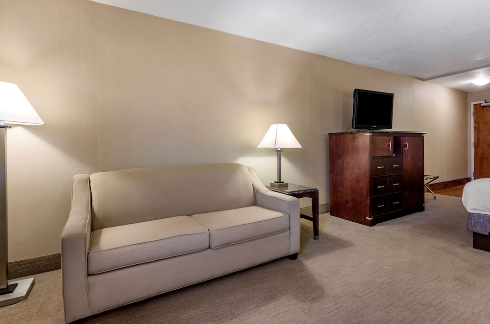 Best Western Plus Inn at Hunt Ridge 25/36