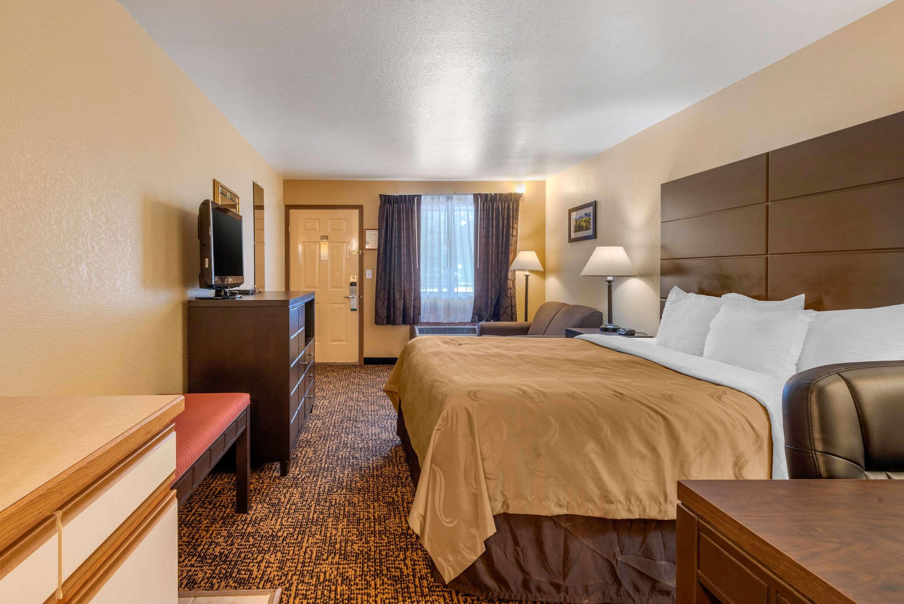 Efficiency, King Bed