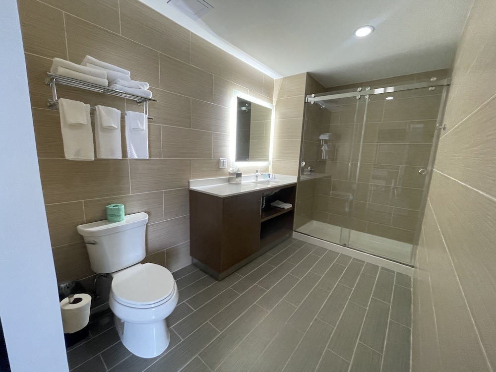 MainStay Suites Bronx - Belmont 57/61