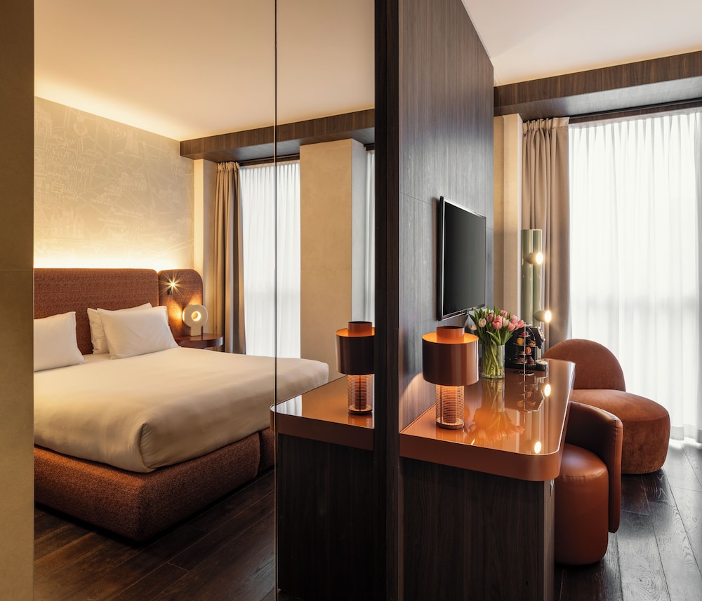 ROOM, KING BED