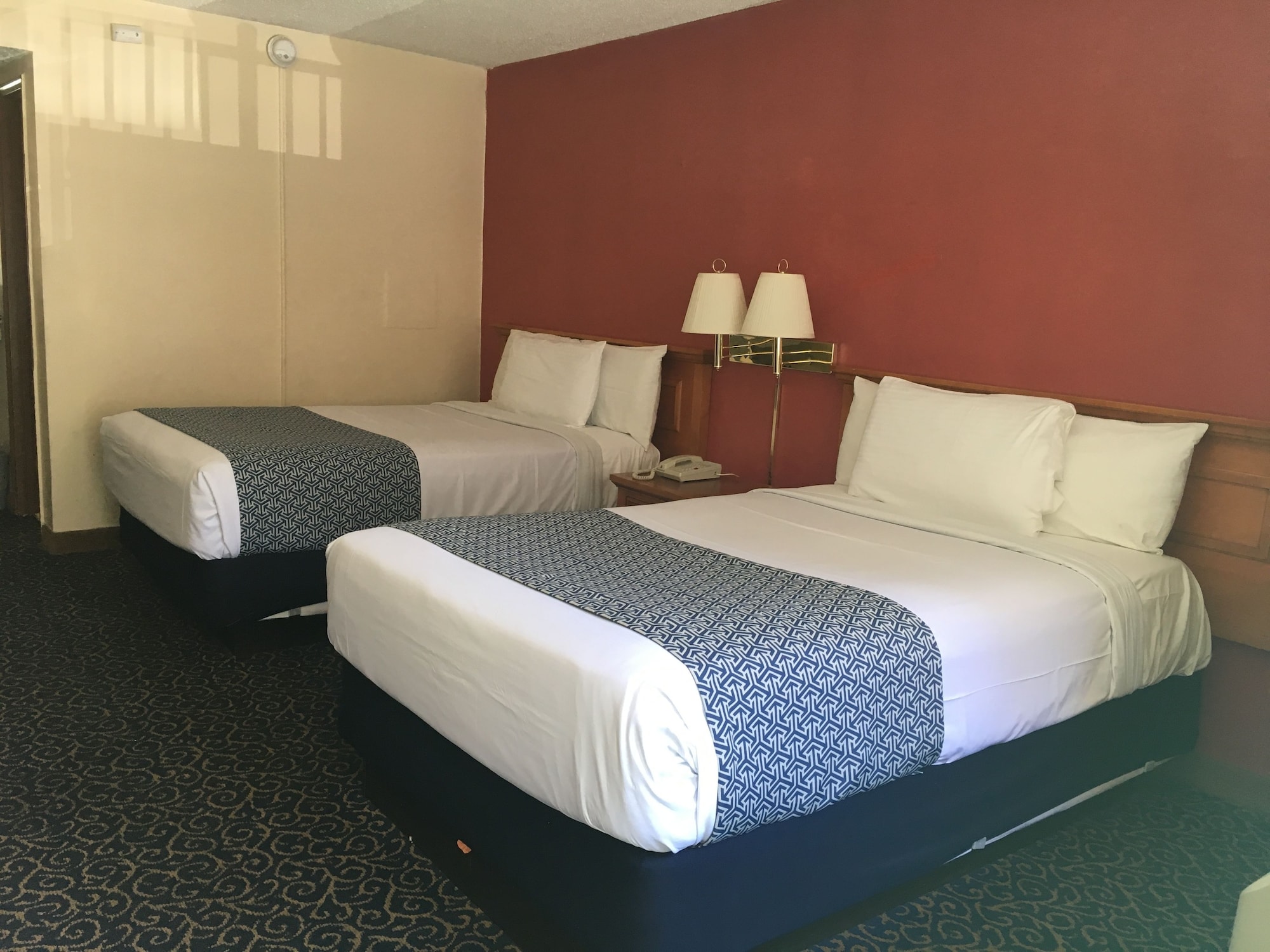 STANDARD, 2 DOUBLE BEDS