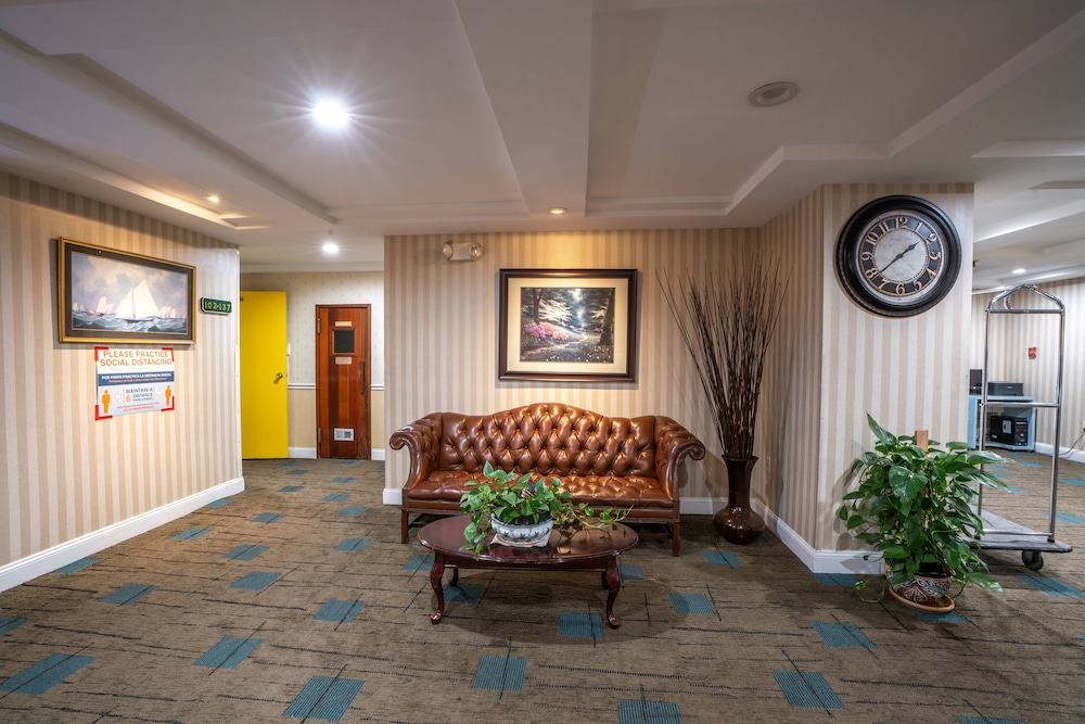 Ambassador Inn Suites 11/43
