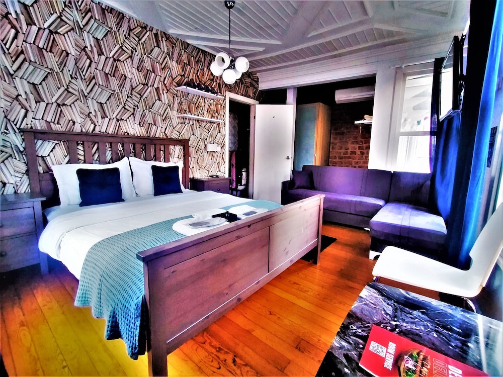 Dreamers B&B 24/50