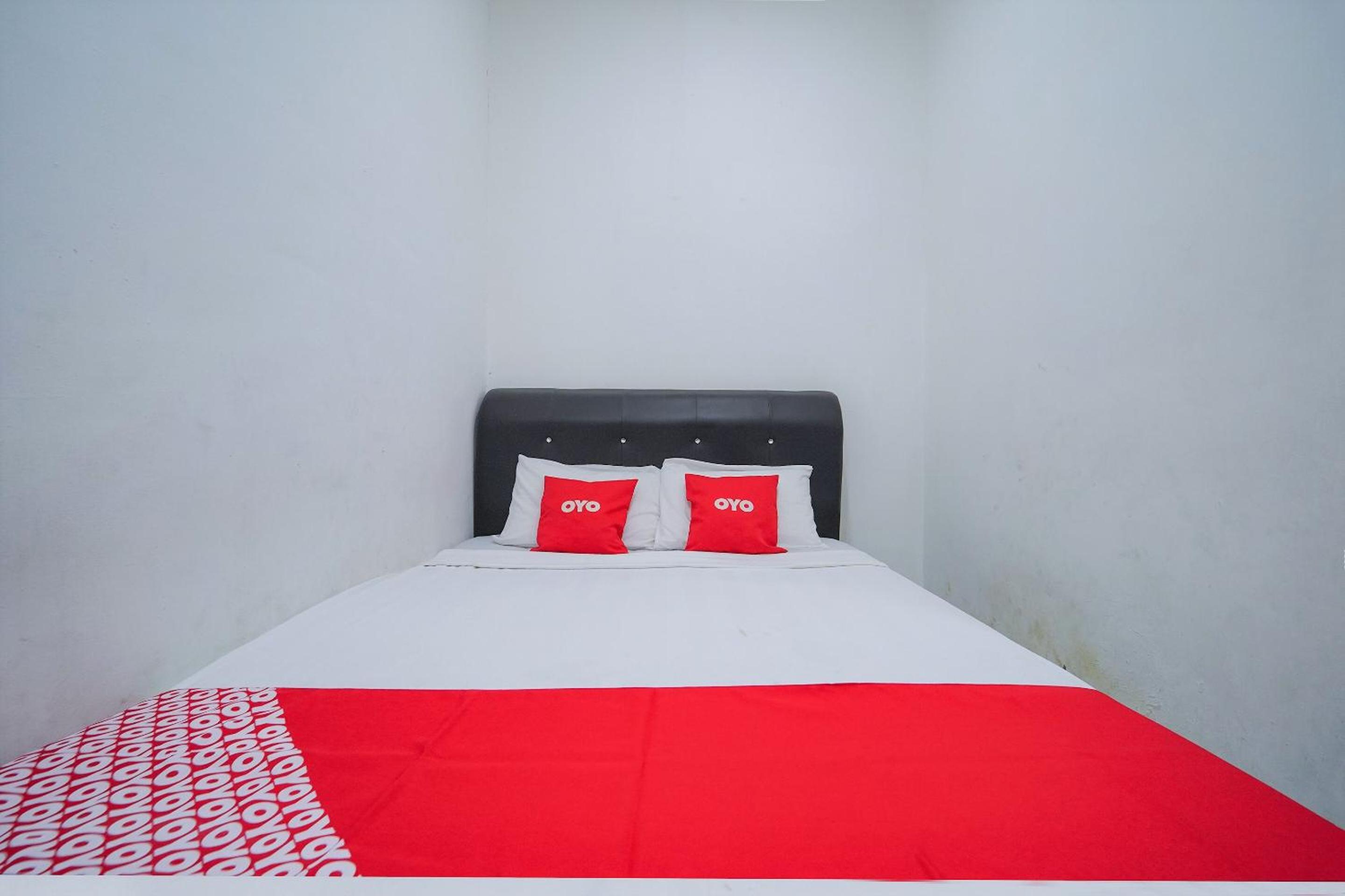OYO 89820 Sp Berlian Inn 14/21