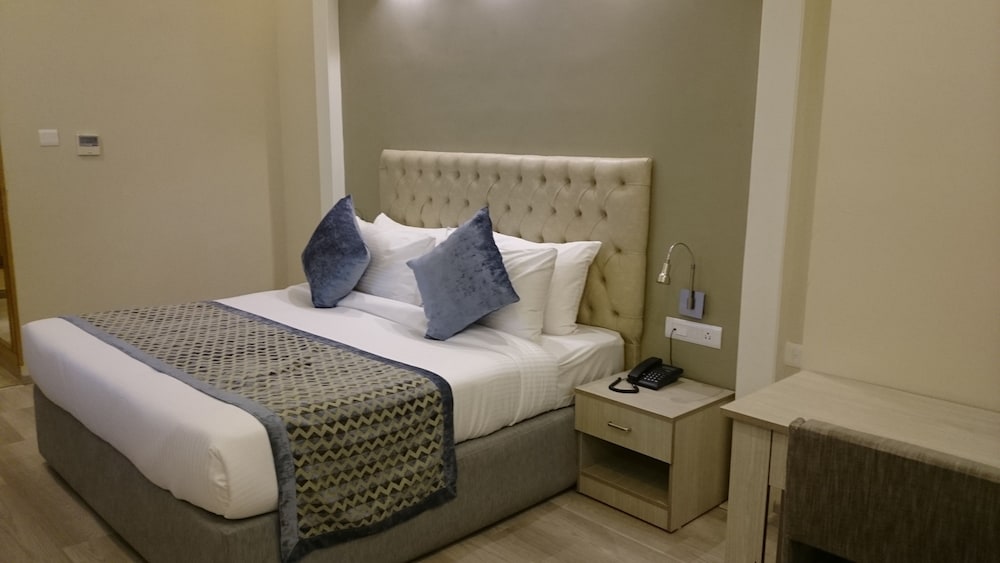 Mango Hotels Naveen 8/21