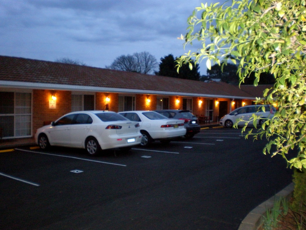 WHITE LANTERNS MOTEL 44/60