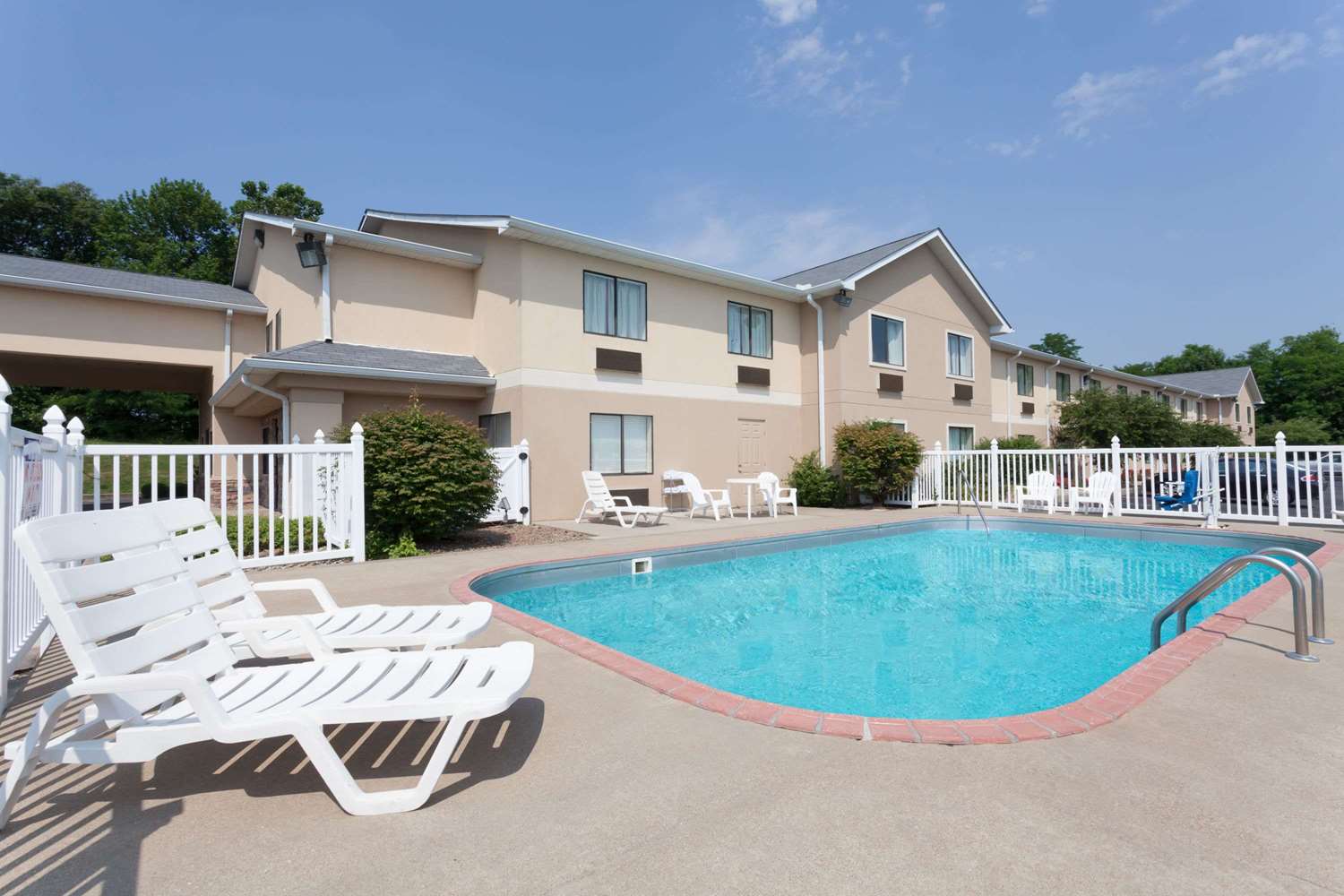 Ramada by Wyndham Tell City 33/35