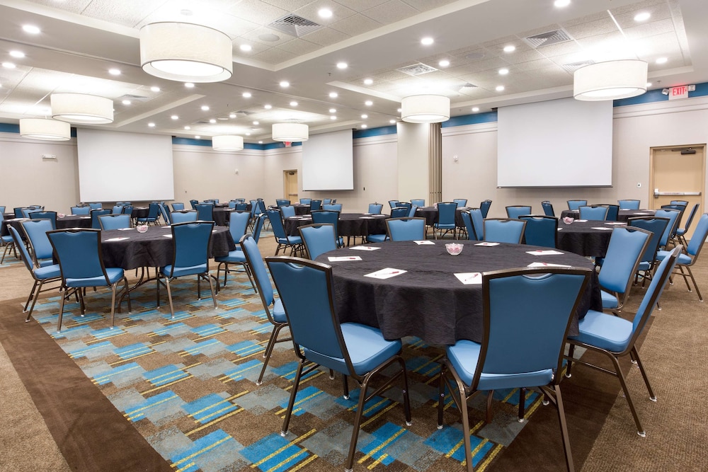 Drury Inn and Suites Burlington 32/44