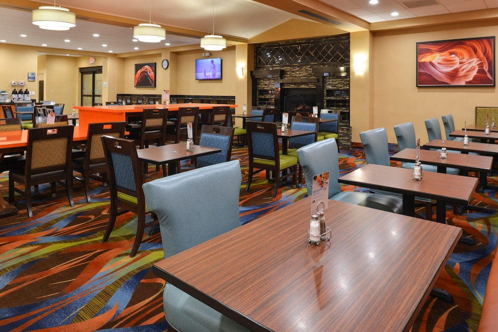 HOLIDAY INN EXPRESS FLAGSTAFF 44/63