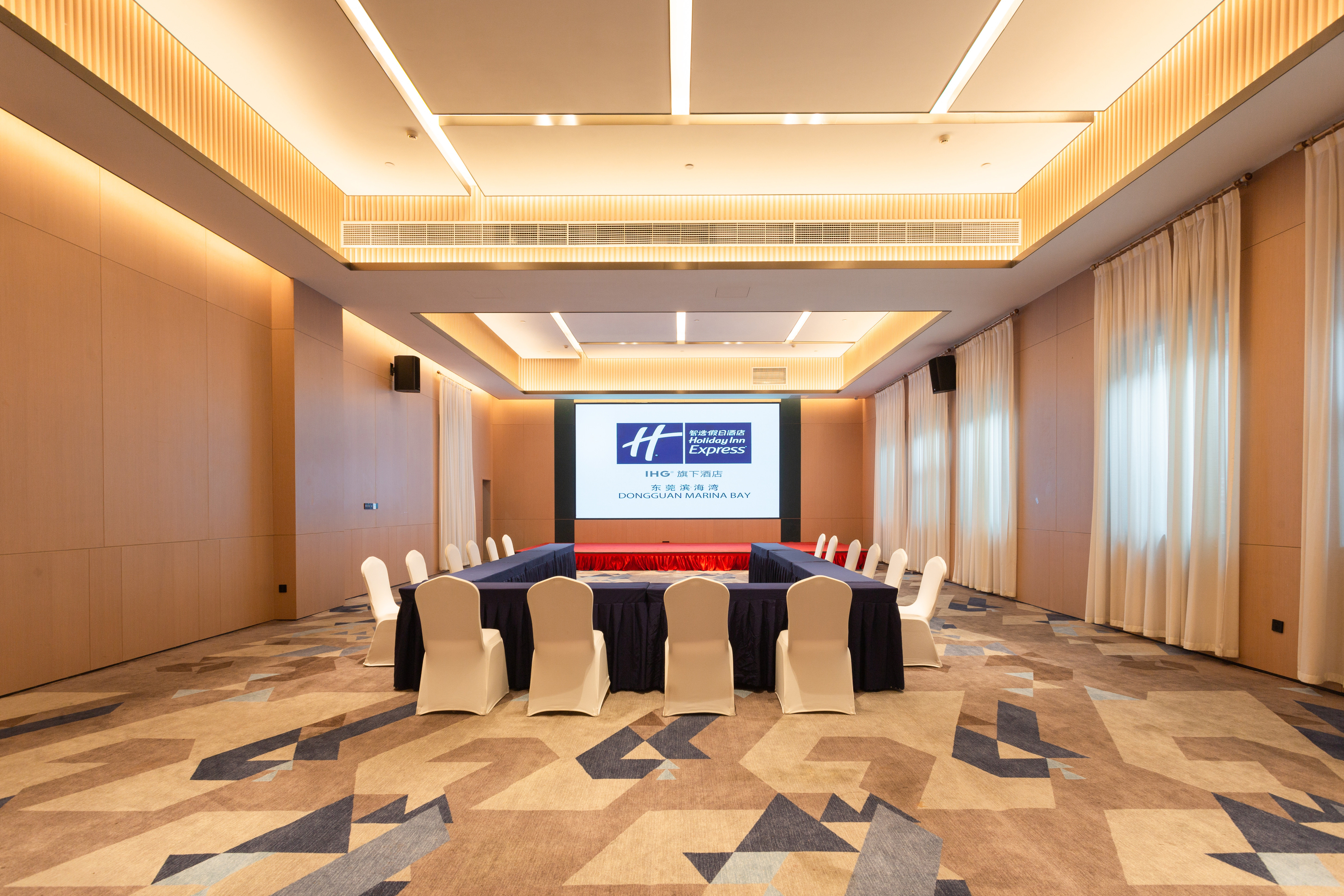 Holiday Inn Express Dongguan Marina Bay 52/58