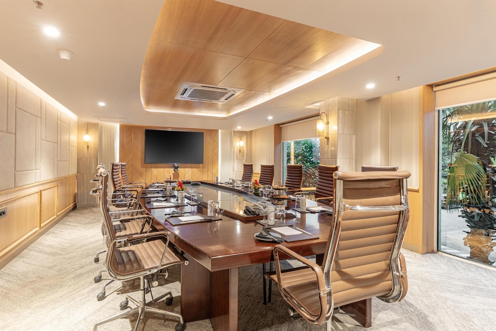 Radisson Hotel Sector 29 Gurugram 48/57