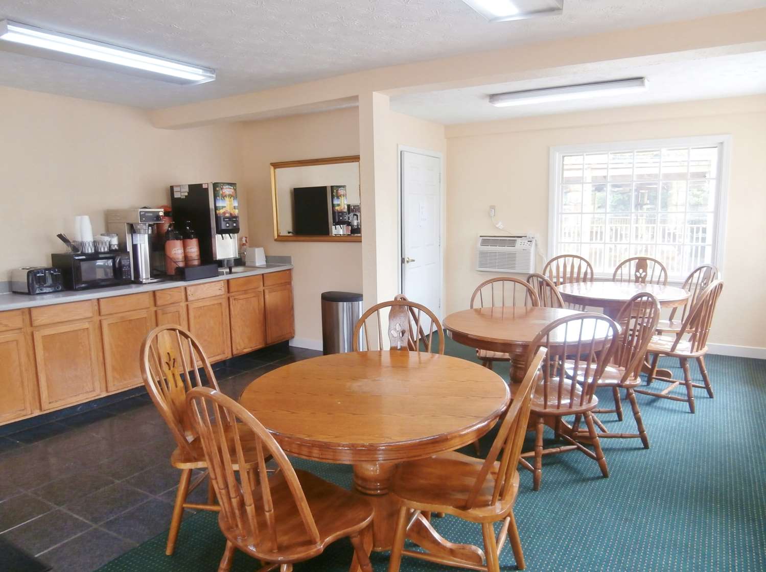 Country Hearth Inn and Suites Cartersville 25/34