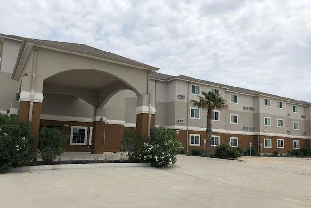Super 8 by Wyndham Kenedy TX 1/26
