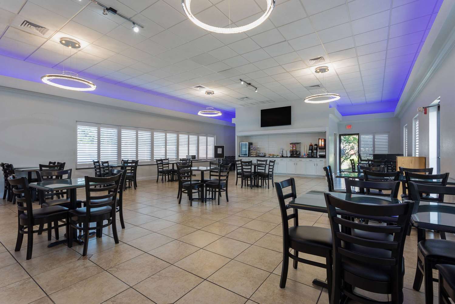 Days Inn & Suites by Wyndham Lakeland 62/85