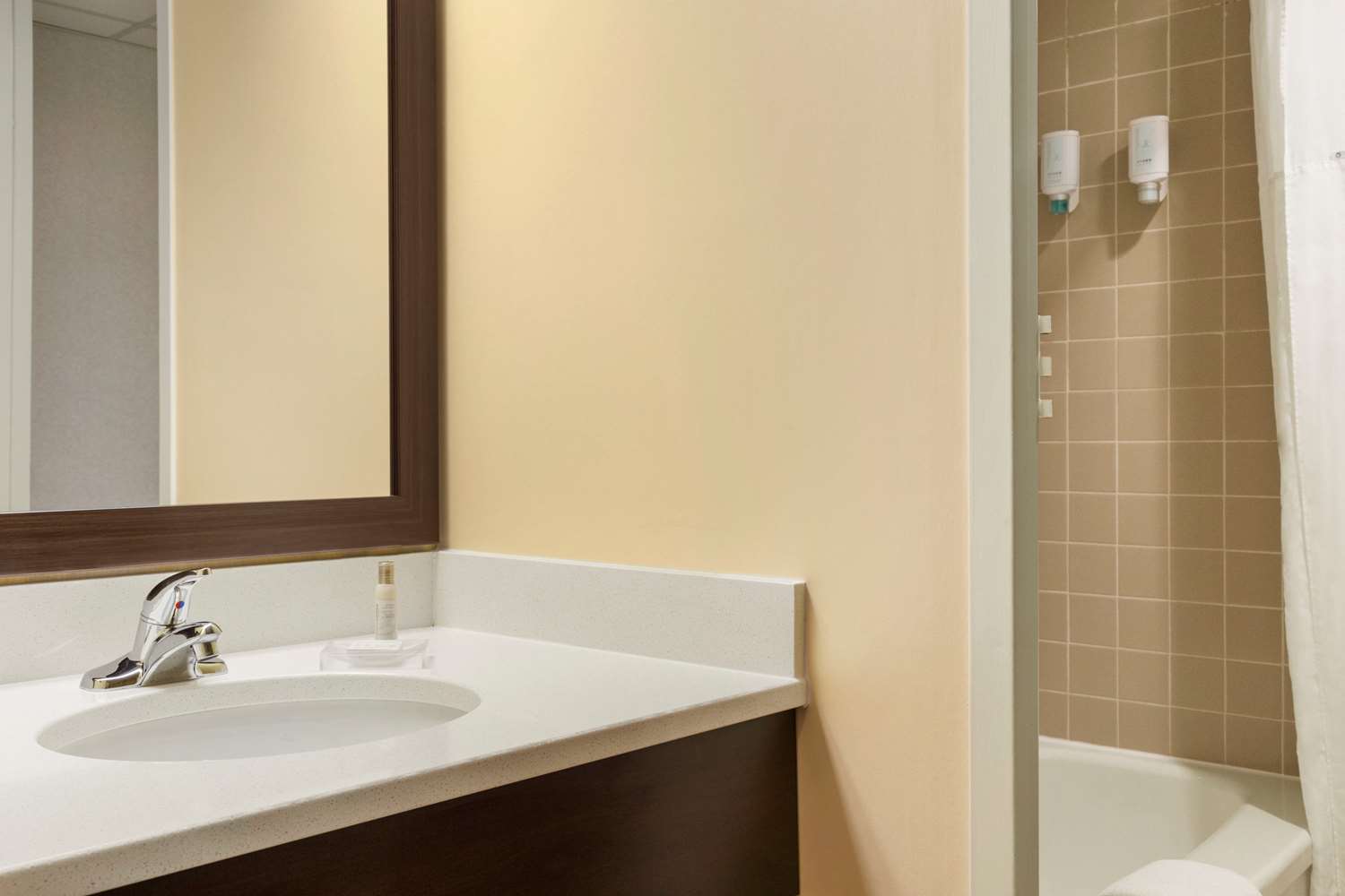 Quality Inn & Suites Sydney, NS 16/17