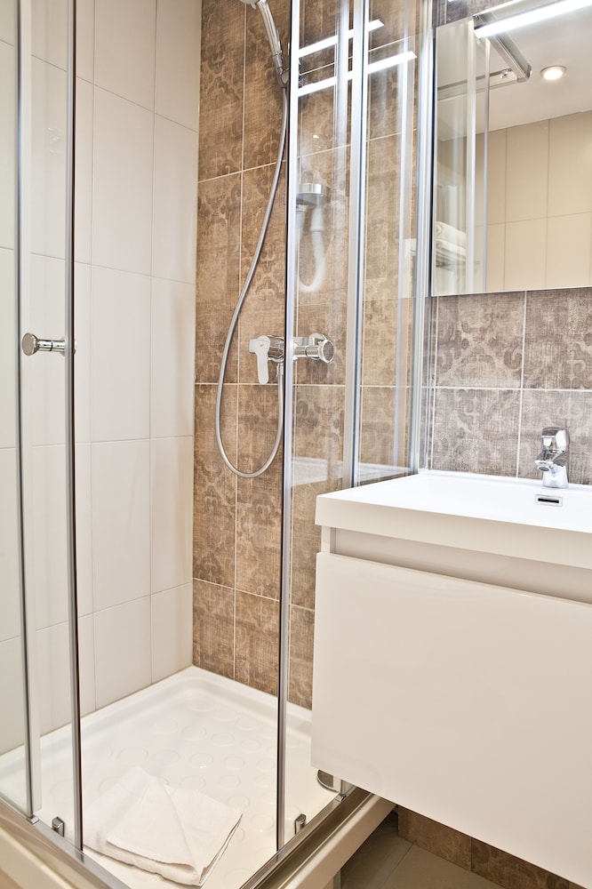 Hotel Eiffel Segur 23/69