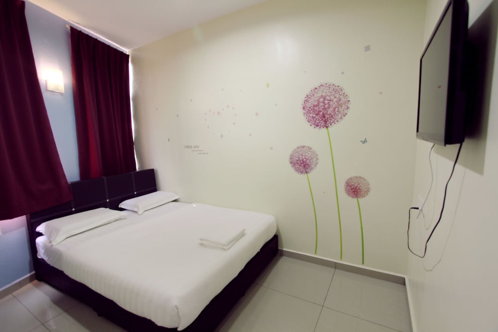 Max Inn Suite Hotel 8/24