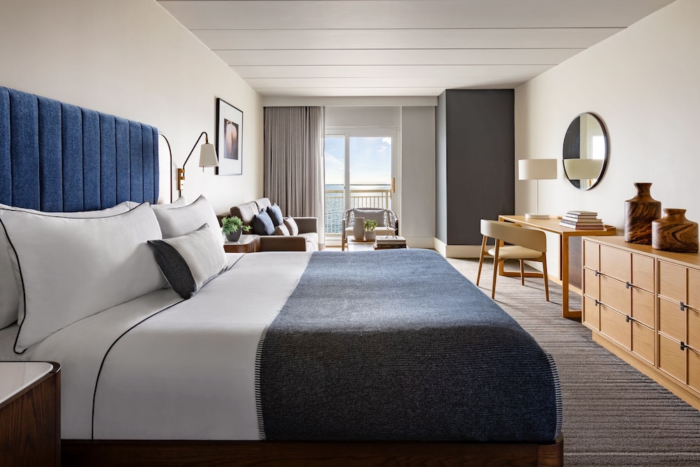 Newport Harbor Island Resort 15/66