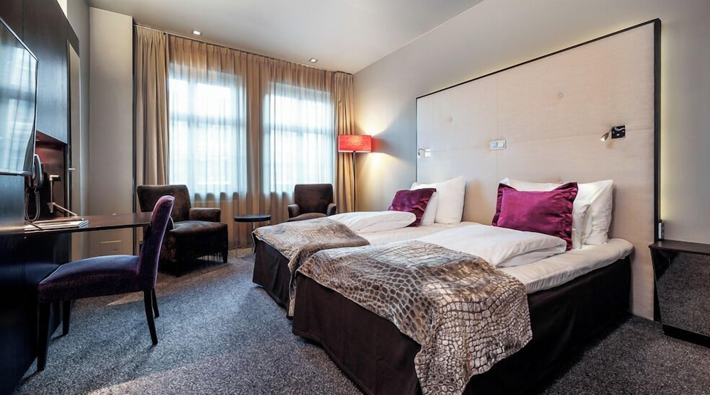 SUPERIOR, TWIN BEDS