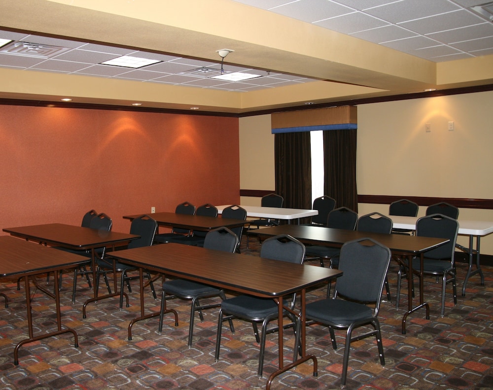 Holiday Inn Express Hotel And Suites George West 27/37