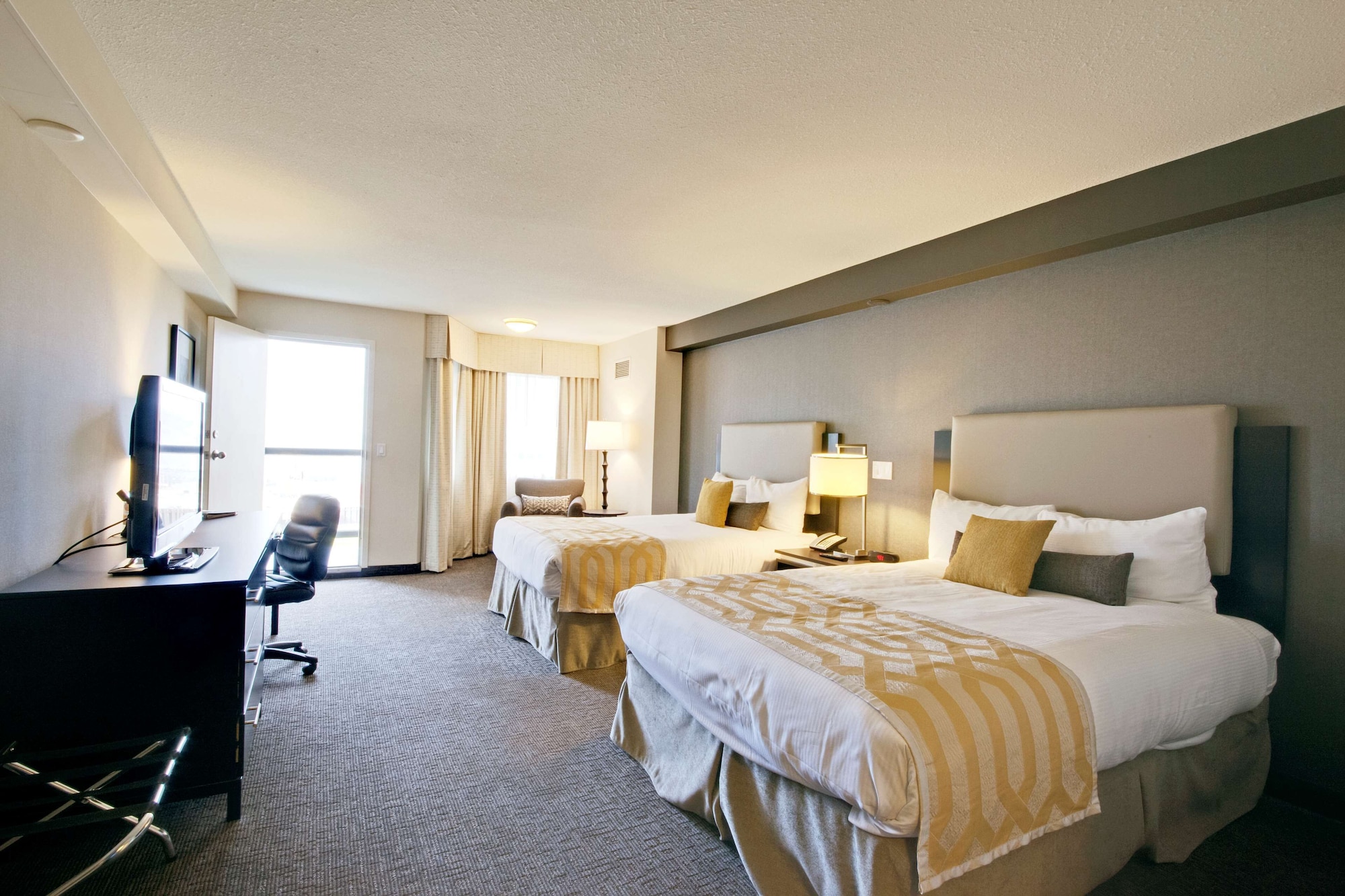 Coast, Superior, 2 Queen Beds, Valley View