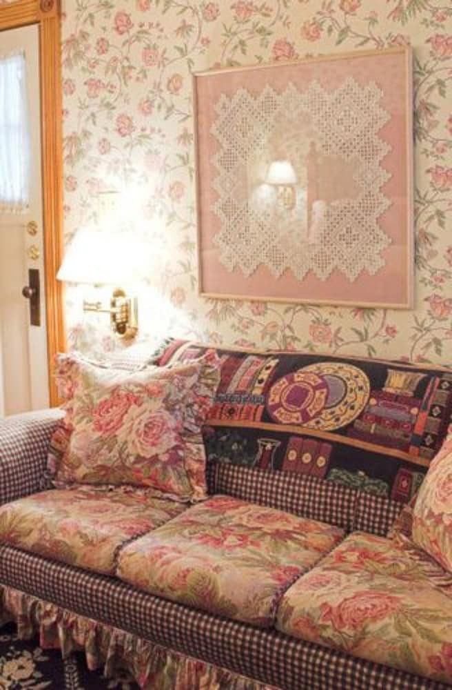 White Lace Inn 37/50