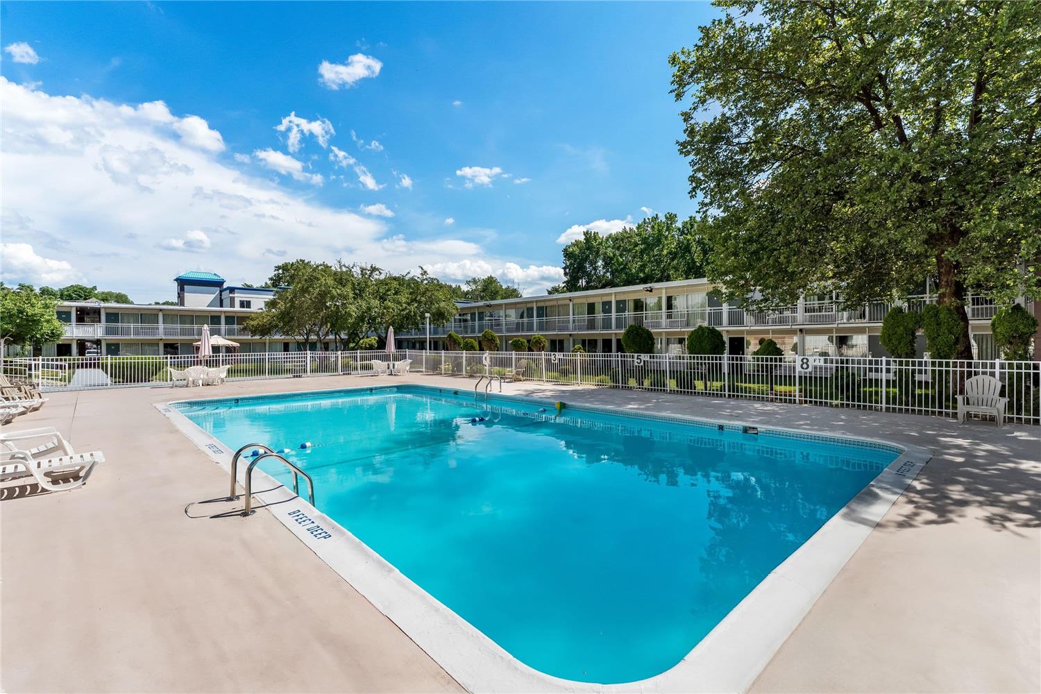 Howard Johnson By Wyndham Albany 42/43