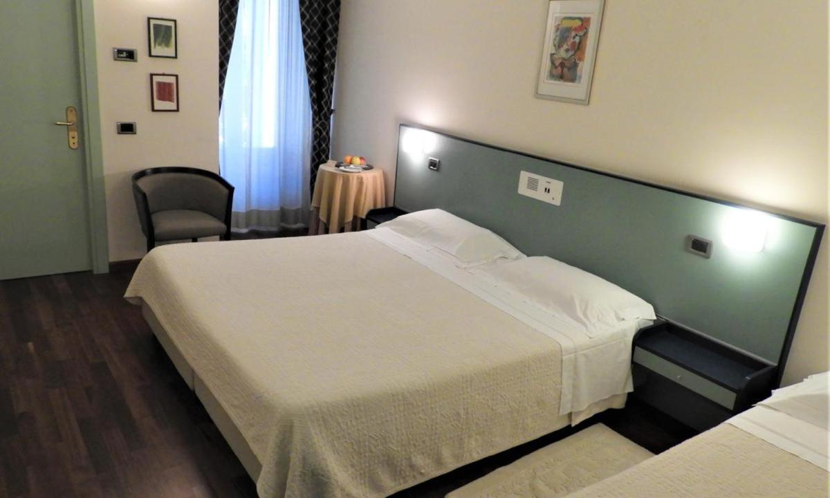 Room, Triple, Deco 3/9