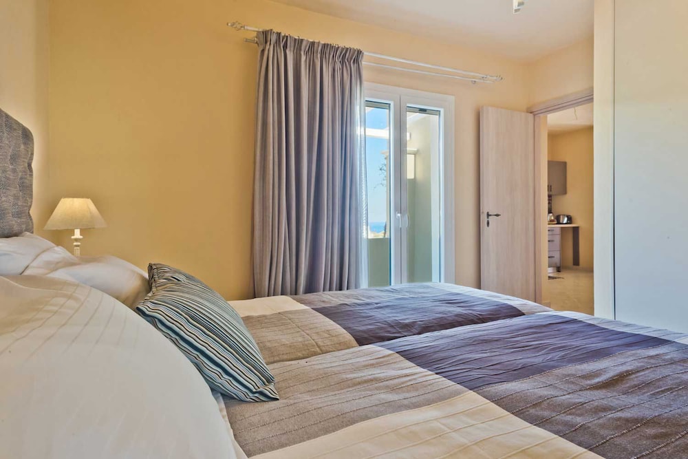 Elaia Villas 24/72