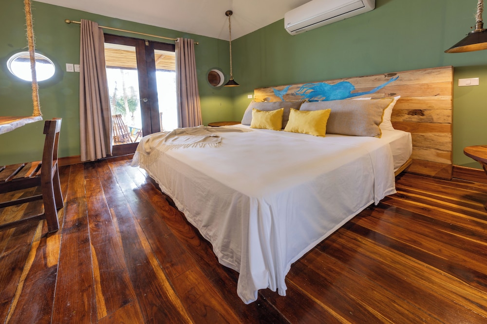 Yemaya Reefs, a Small Luxury Hotel 23/64