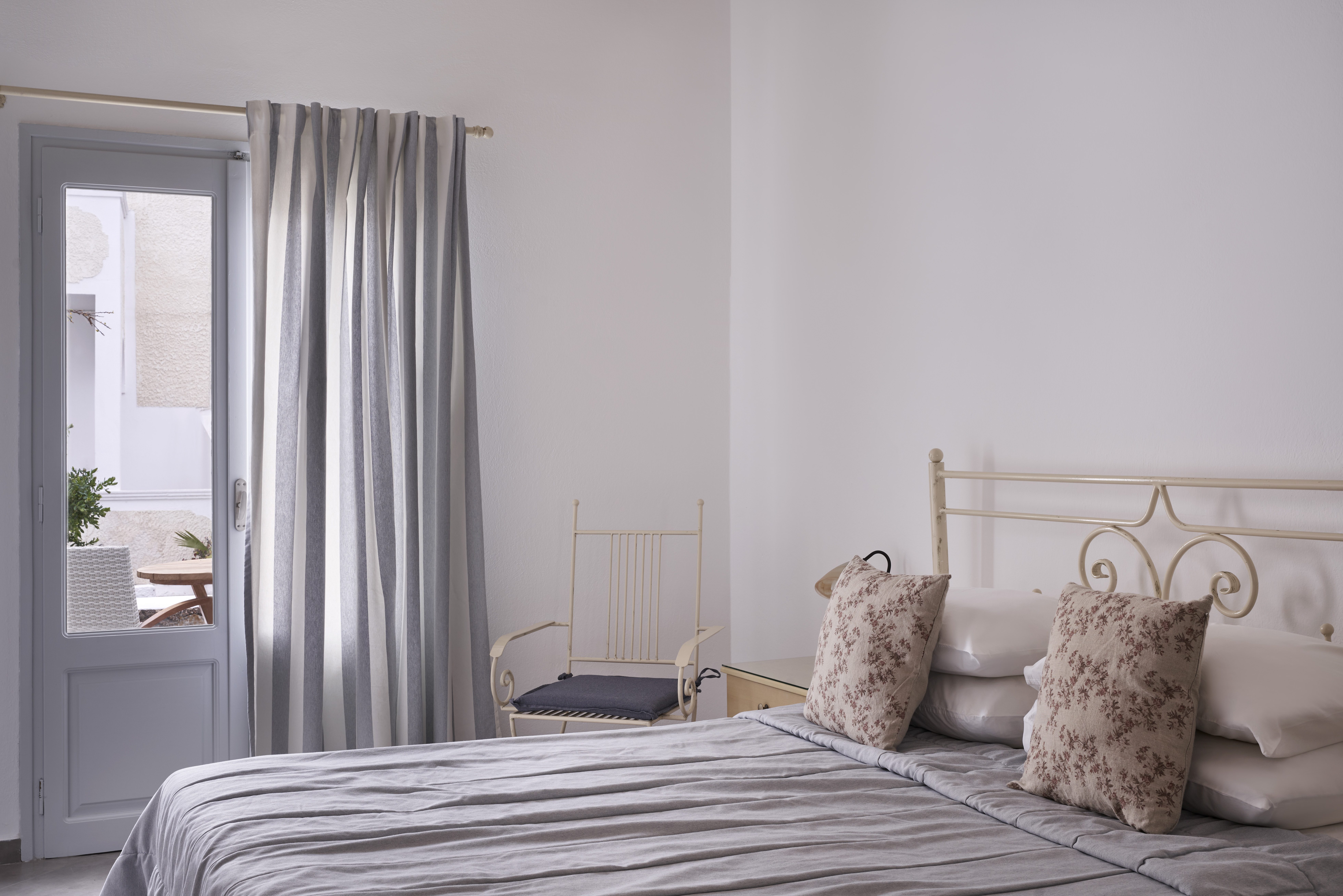 1 BEDROOM, SUITE, GARDEN VIEW