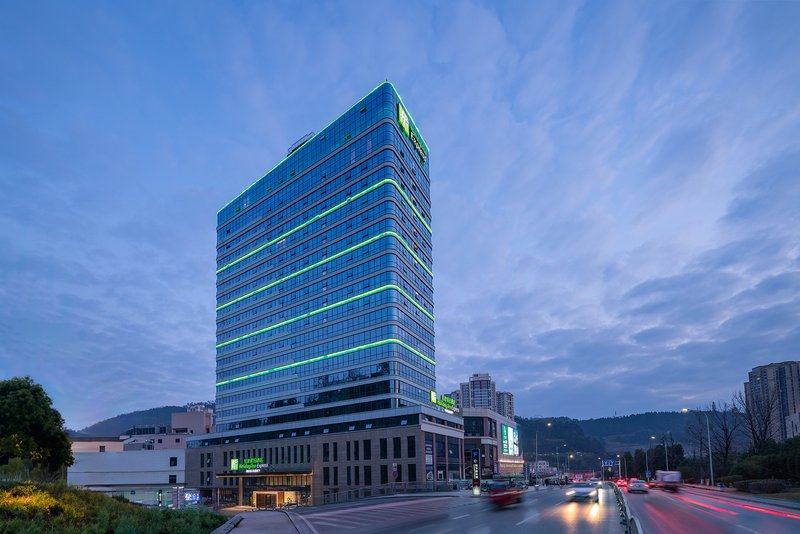 Holiday Inn Express Bazhong Center 3/27