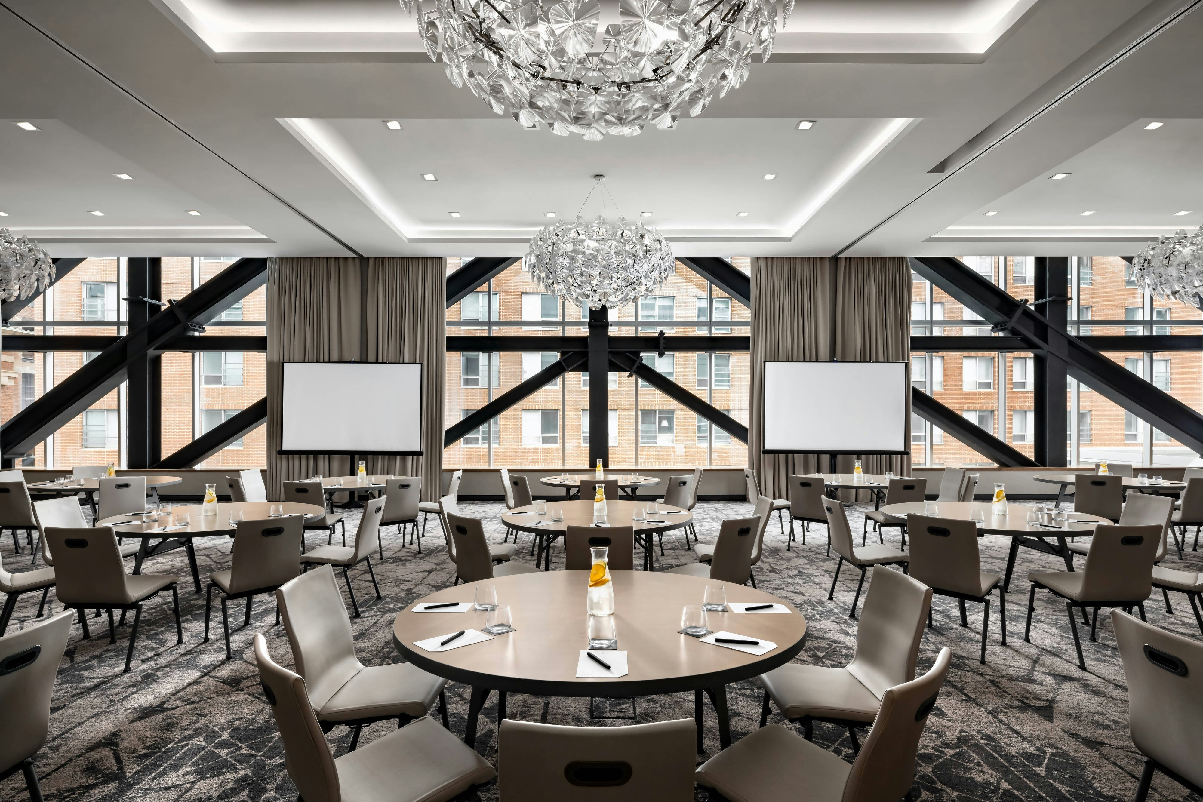 Humaniti Hotel Montreal, Autograph Collection 29/32