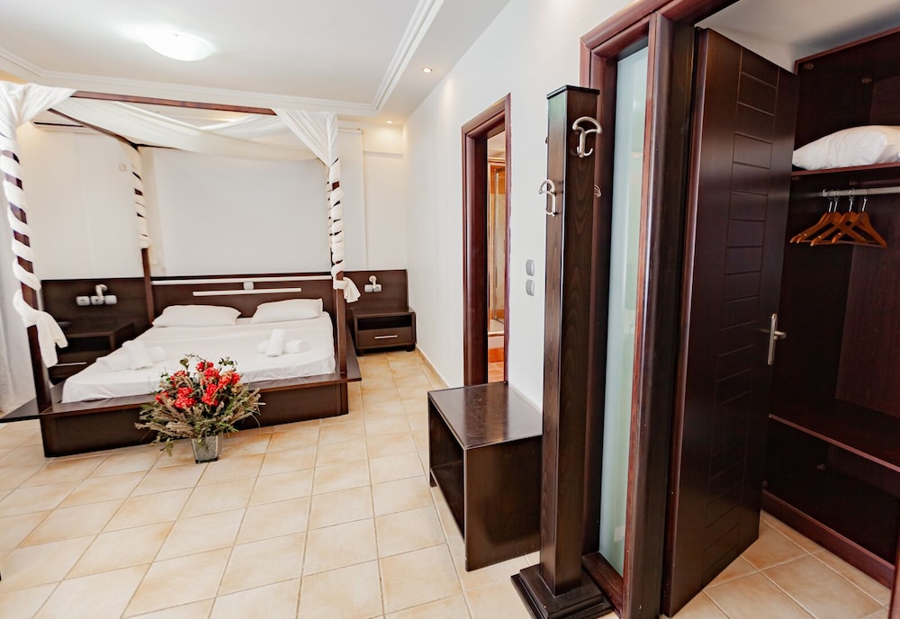 Elani Bay Resort 12/50